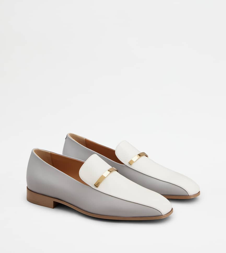 Loafers in Leather - Three-quarter view