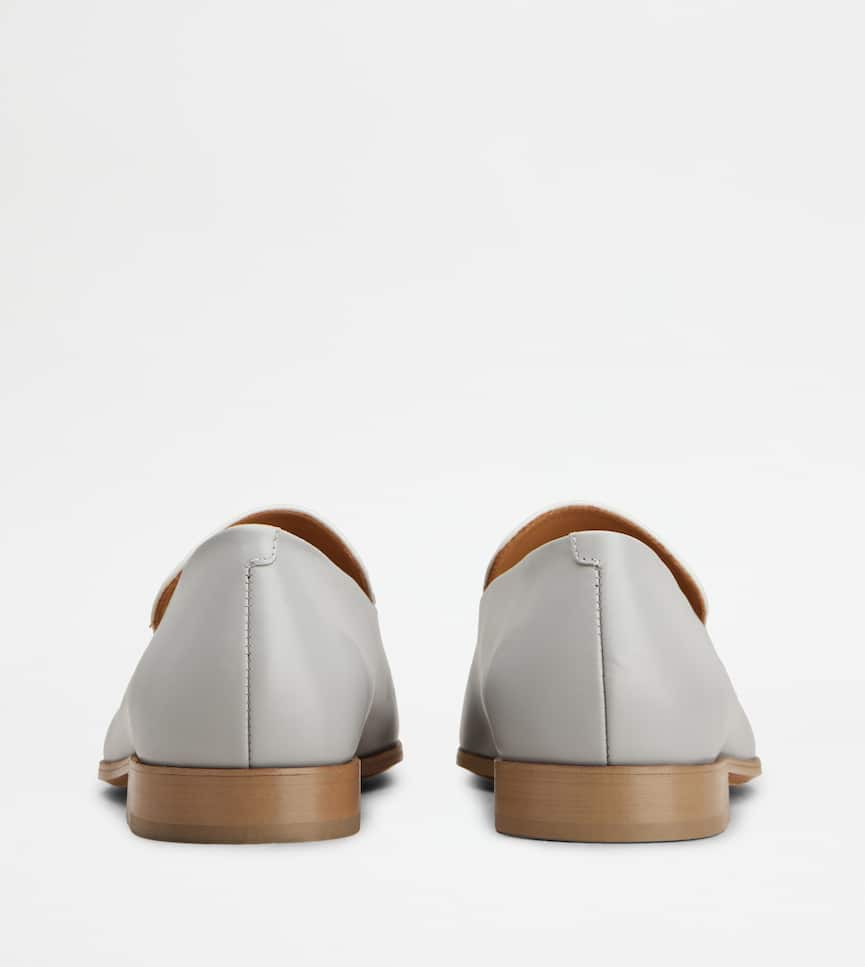 Loafers in Leather - Rear view