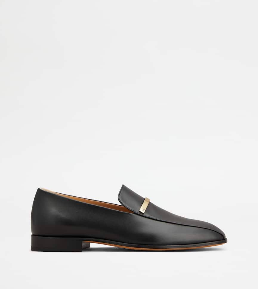 Loafers in Leather - Side view