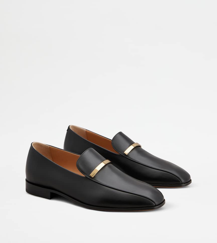 Loafers in Leather - Three-quarter view