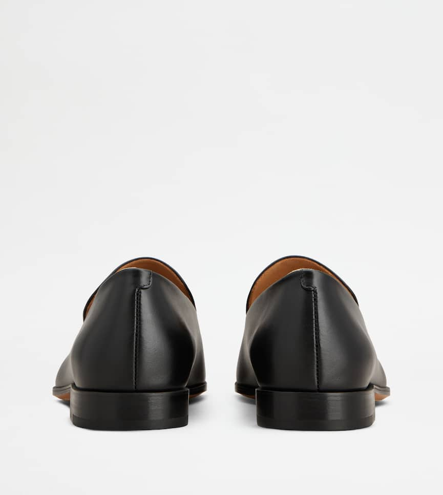 Loafers in Leather - Rear view