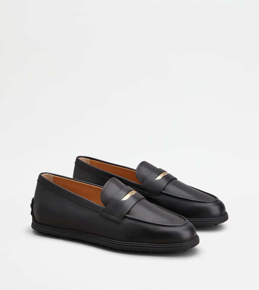 Loafers in Leather - Three-quarter view