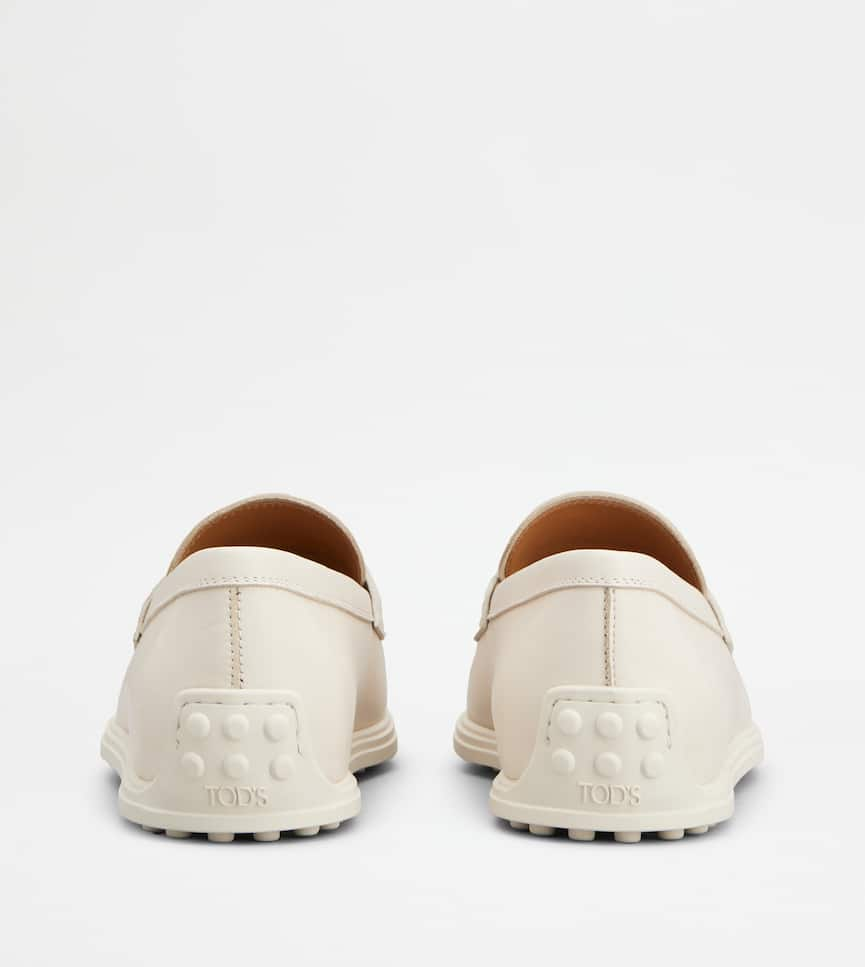 Loafers in Leather - Rear view