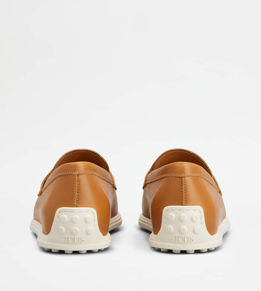 Loafers in Leather - Rear view