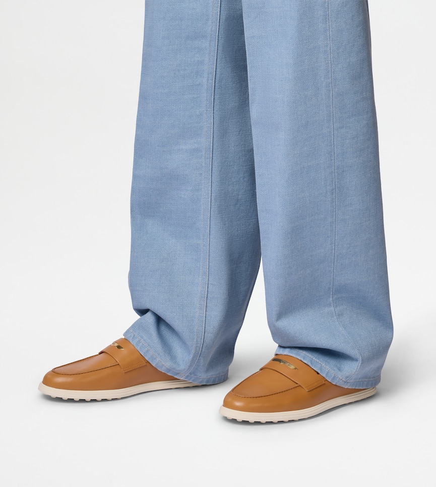 Loafers in Leather - On body