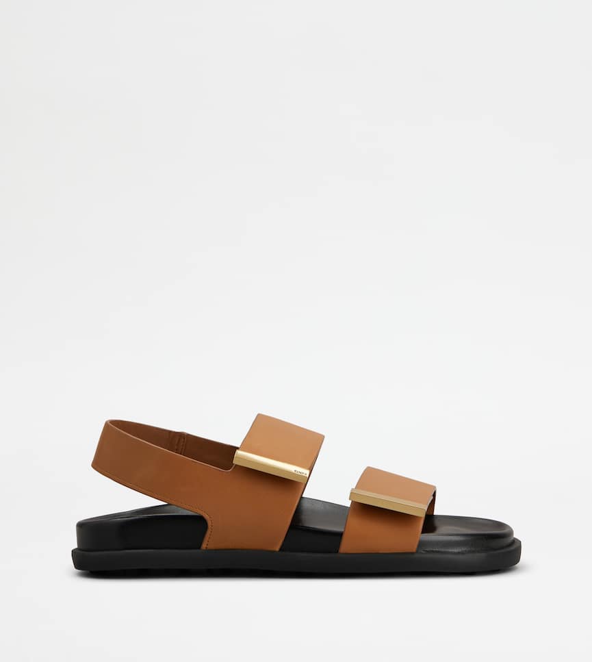 Sandals in Leather - Side view