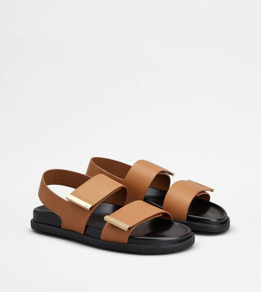 Sandals in Leather - Three-quarter view