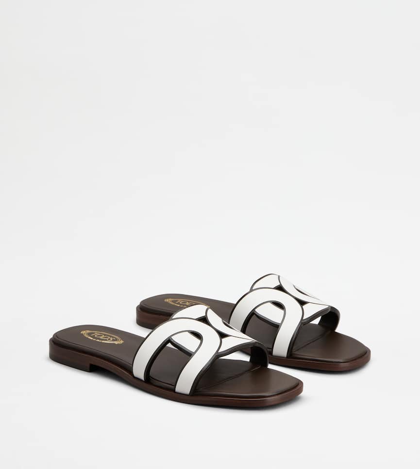 Sandals in Leather - Three-quarter view