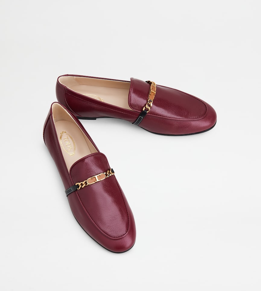 Loafers in Leather - Three-quarter view