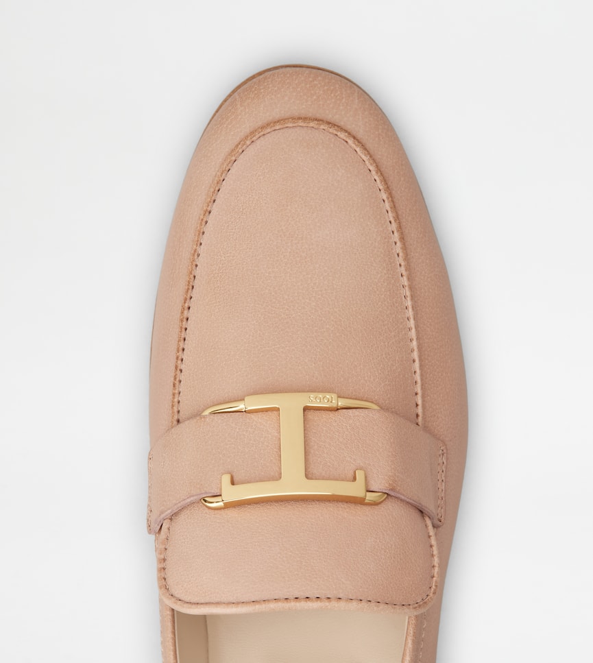 T Timeless Loafers in Leather - Detailing