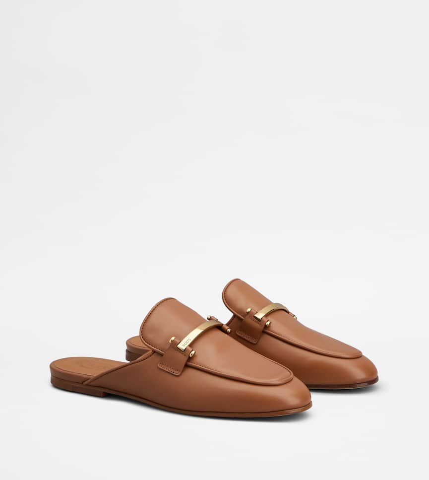 Mules in Leather - Three-quarter view