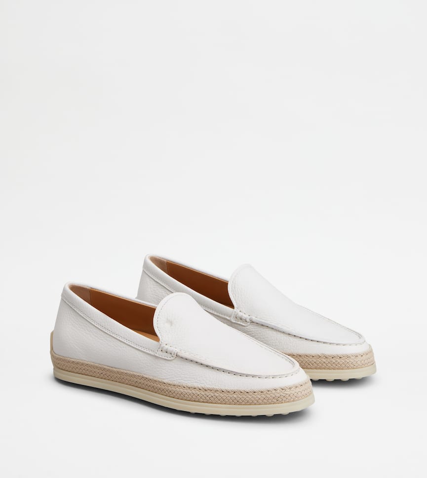 Slipper Loafers in Leather - Three-quarter view