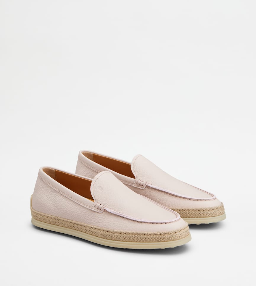 Slipper Loafers in Leather - Three-quarter view