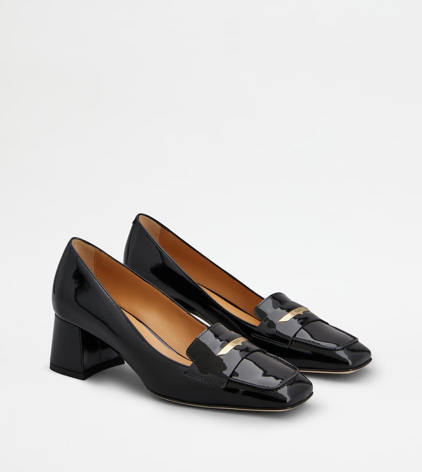 Pumps in Patent Leather - Three-quarter view