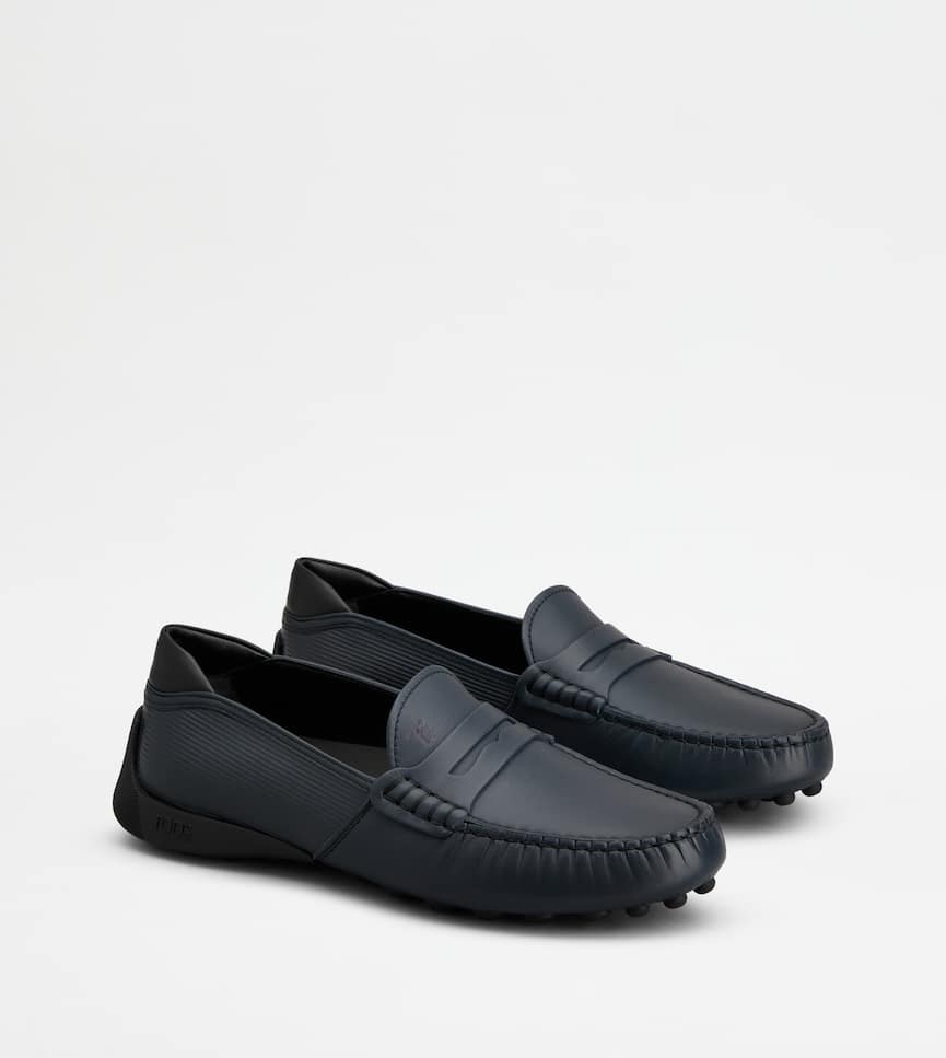 Loafers in Leather - Three-quarter view