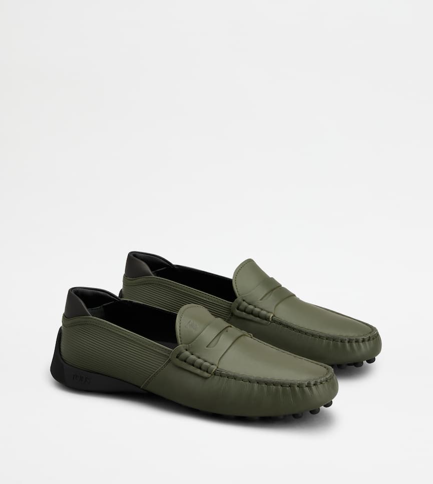 Loafers in Leather - Three-quarter view